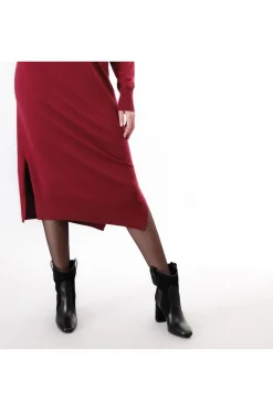 abito in maglia con fusciacca vinaccia