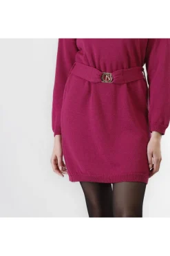 abito in maglia girocollo con cintura magenta