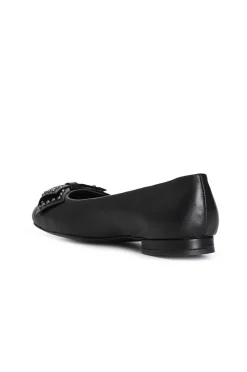 ballerina in pelle con fiocco nero