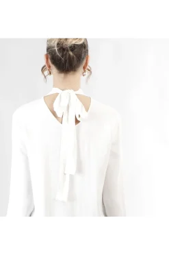 blusa con pieghe davanti e fusciacca al collo burro