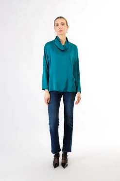 blusa tinto capo con collo vulcano pavone