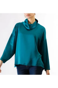 blusa tinto capo con collo vulcano pavone