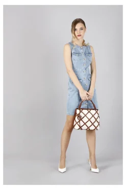 borsa a secchiello in tessuto con intreccio e borchiette naturale