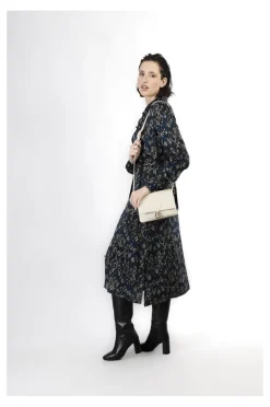 borsa a spalla con pattina in pelle dollaro con tracolla regolabile panna