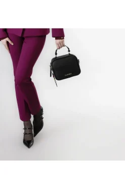 camera bag in saffiano con tiralampo con letterine personalizzate nero