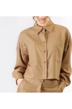 camicia a scatolina con tasche a toppa cammello