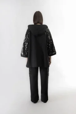 cappa in felpa con maniche di pailettes nero