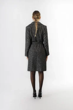 cappotto lungo tipo vestaglia spigato bianco e nero