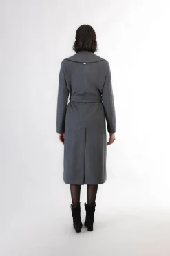 cappotto lungo tipo vestaglia fumo