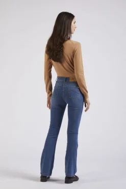 denim  flare con tasche a toppa blu medio chiaro