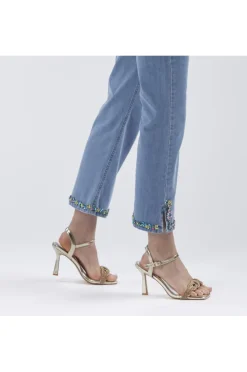 jeans denim boot cut con ricamo sul fondo sky