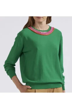 maglia con passamaneria allo scollo verde