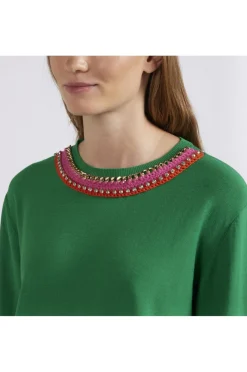 maglia con passamaneria allo scollo verde