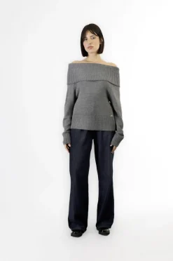 maglia con scollo a barca fumo