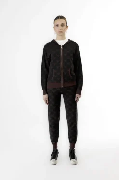 maglia con zip con cappuccio e  logo jacquard multinero