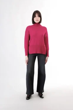 maglia oversize con collo alto magenta