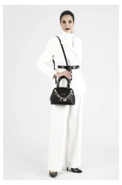 mini bag con lettere pendenti