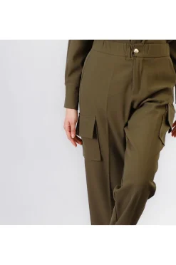 pantaloni modello cargo con vita elasticata fango