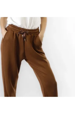 pantaloni modello jogger  mano calda caramello