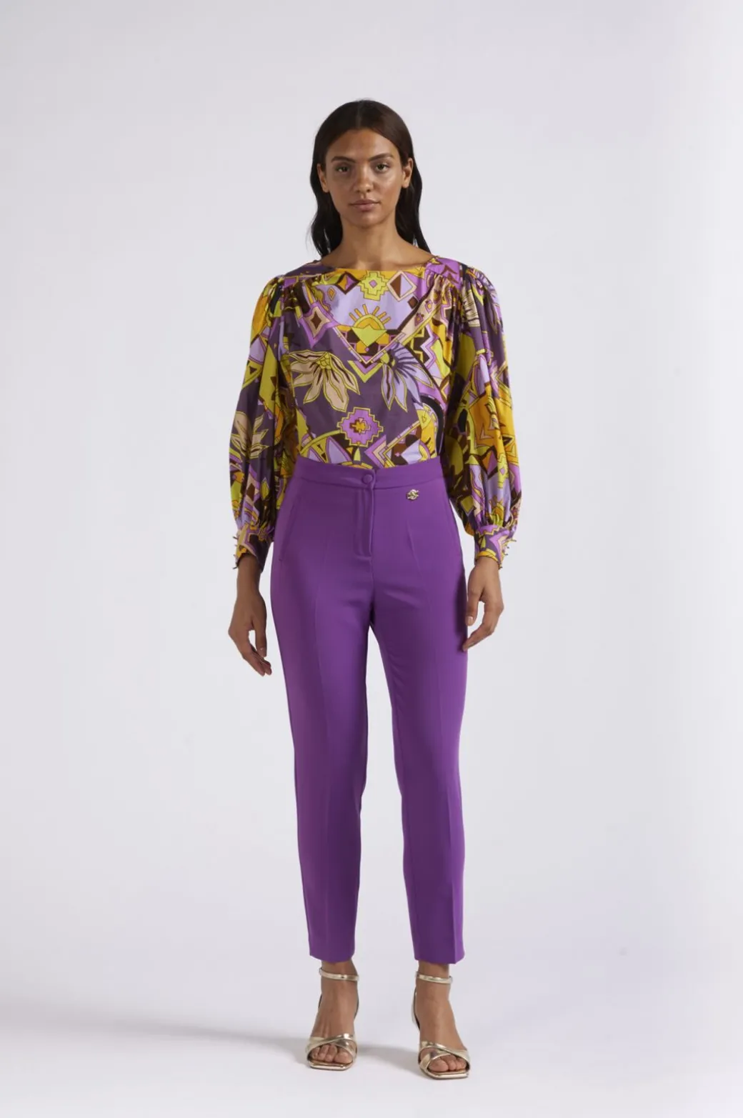 pantaloni tipo sigaretta viola