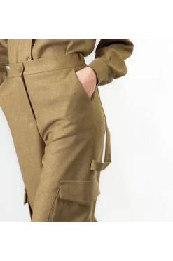 pantaloni wide con tasconi cammello