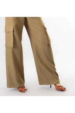 pantaloni wide con tasconi cammello