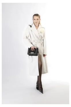 pattina con applicazioni di rivetti e chiusura in metallo nero