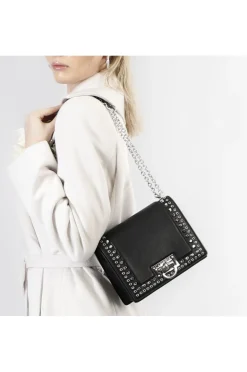 pattina con applicazioni di rivetti e chiusura in metallo nero