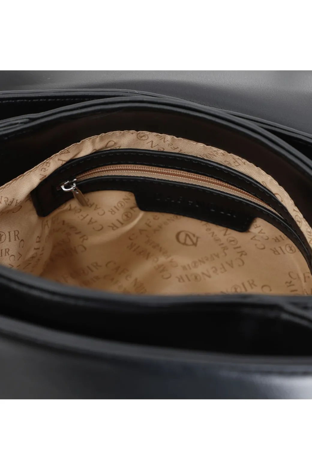 pattina con dettaglio lettering in metallo nero