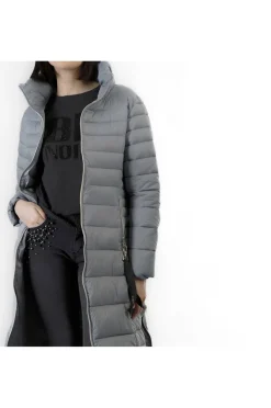 piumino lungo con collo avvolgente polvere