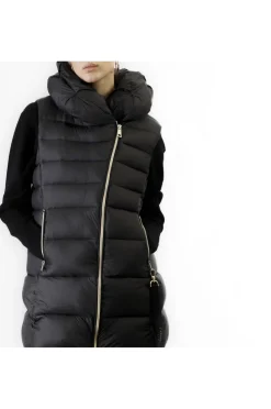 piumino smanicato collo avvolgente nero