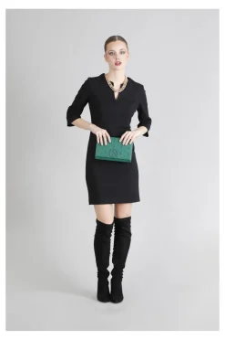 pochette con decorazioni a rilievo verde