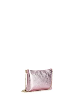 pochette in pelle laminata con tracolla in catena rosa