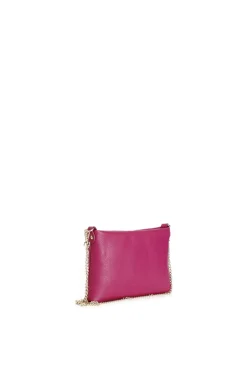 pochette in pelle martellata con tracolle in catena fuxia