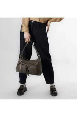 sacca con tasche e charm in metallo fango