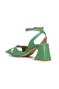 sandali in pelle con incrocio davanti verde