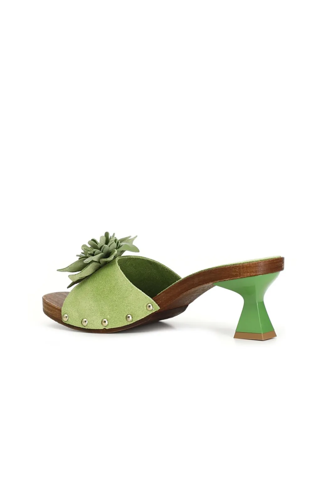 sandali in pelle scamosciata con fascia decorara e fiore in 3d. verde