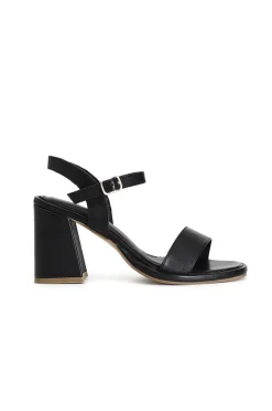 sandali modello gilda in pelle nero