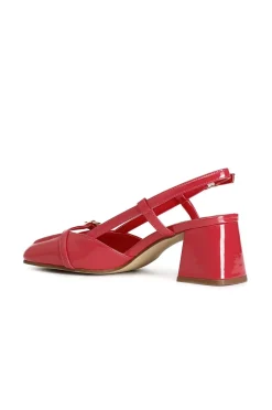 scarpe aperte dietro in vernice con bordo e cinturino fuxia