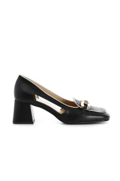 scarpe in nappa con morsetto. nero