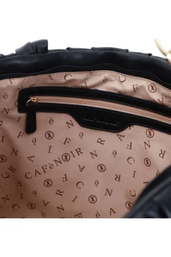 shopping con pieghe e catena decorativa