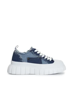 sneakers in denim sfrangiato jeans