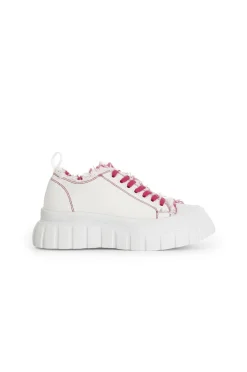 sneakers in tessuto sfrangiato e cuciture a contrasto bianco/fuxia