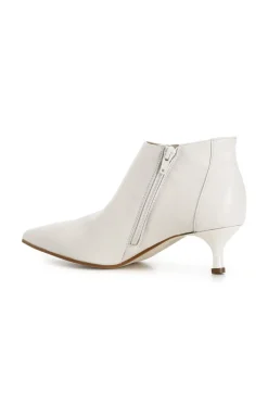 tronchetti affusolati in pelle con cerniera laterale e tacchetto medio off white