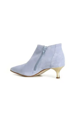 tronchetti in suede con tacco basso cielo