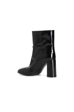 tronchetto in pelle verniciata con cinturino nero