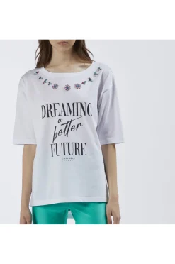 t-shirt con stampa e applicazioni allo scollo bianco