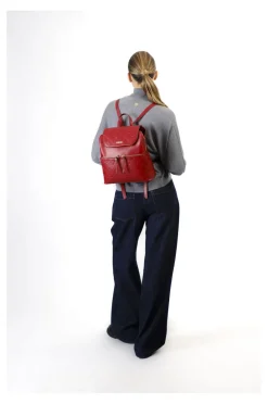 zaino con pattina e tasche con stampa logo embossed all over vino