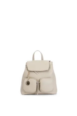 zaino con tasche e charm in metallo beige