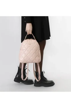 zaino con trapunta a rombi con applicazione di rivetti e logo bicolore cipria